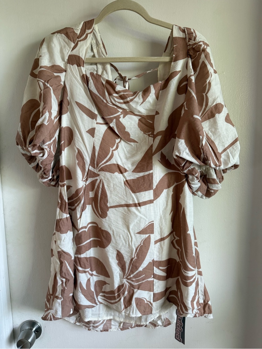 Missguided + Cream Top with Brown Floral Print and Puff Sleeves
